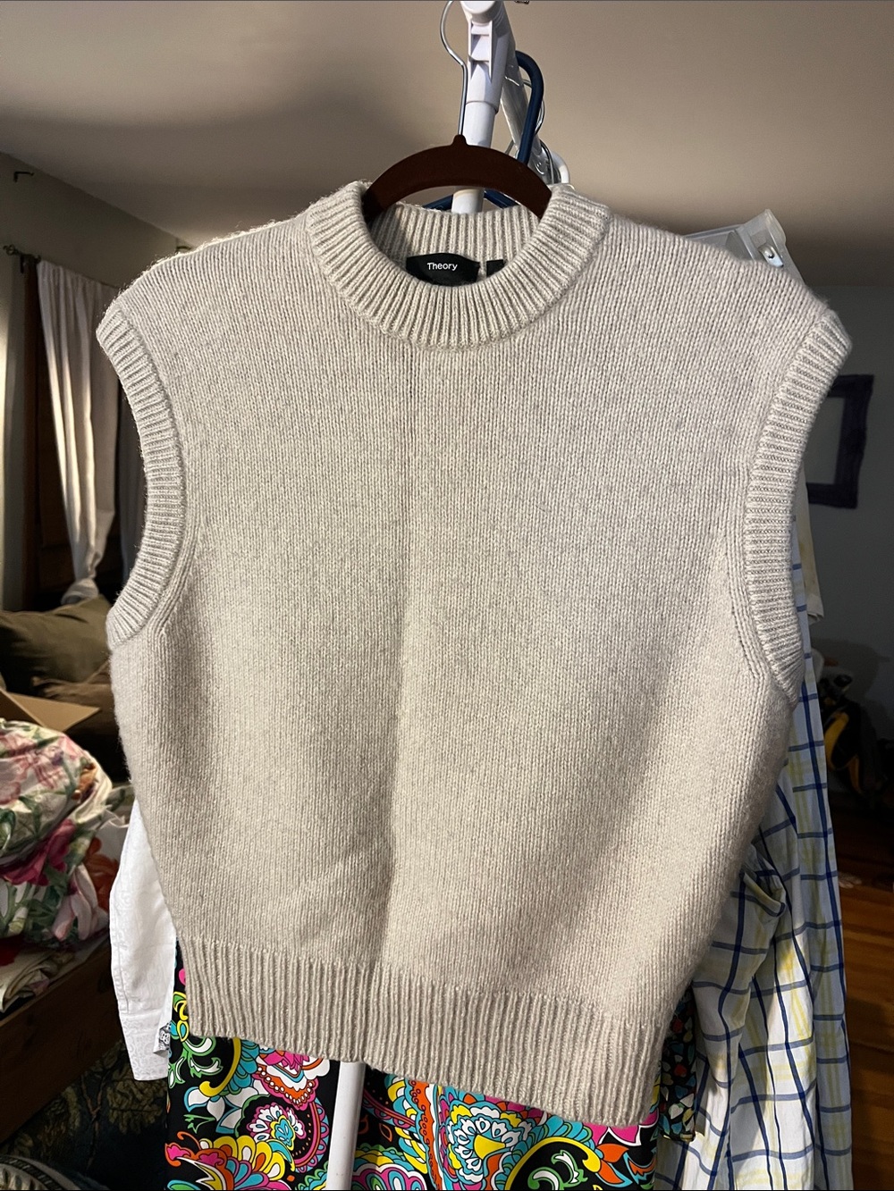 Theory cashmere sweater vest🖤 - Picture 4 of 11